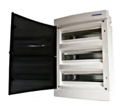 BK080007 Zápustná rozvodnica IP40 3-radová, 3x18modulov, dym.dvere