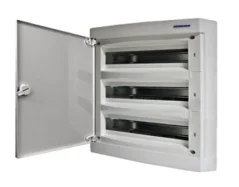 BK080157 Nástenná rozvodnica IP40 3-radová, 3x18modulov, plné dvere